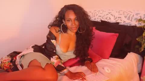 Snapshot of sugarwithkim chatting on 01-07-26, 12:18 Kim Lee online show from 01-07-26, 12:18