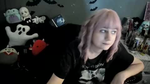 Snapshot of sugary_sweet chatting on 12-22-25, 05:15 Sugary online show from 12-22-25, 05:15