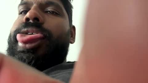 Snapshot of suggnight chatting on 09-24-25, 01:03 Let me be your knight that saves you online show from 09-24-25, 01:03