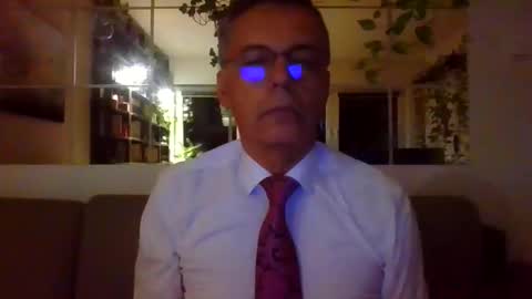 Snapshot of suit_elegant chatting on 09-10-25, 10:21 Suit tie horny online show from 09-10-25, 10:21