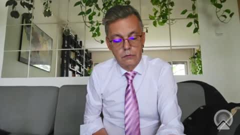 Snapshot of suit_elegant chatting on 07-13-26, 06:27 Suit tie horny online show from 07-13-26, 06:27