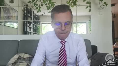 Snapshot of suit_elegant chatting on 07-18-26, 09:35 Suit tie horny online show from 07-18-26, 09:35