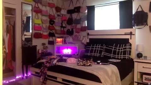 lexie online show from 04-16-26, 01:28