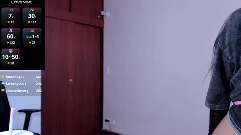 Snapshot of sumeragi_cat chatting on 01-18-25, 09:34 Nicolle online show from 01-18-25, 09:34