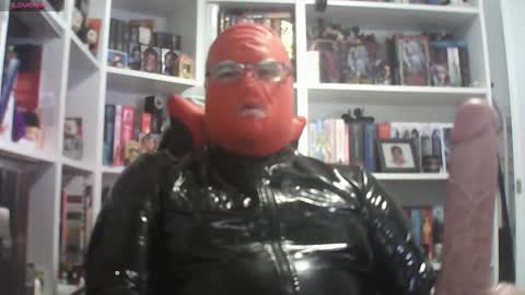 Snapshot of sumisolatex chatting on 12-19-25, 11:28 Sumisolatex online show from 12-19-25, 11:28