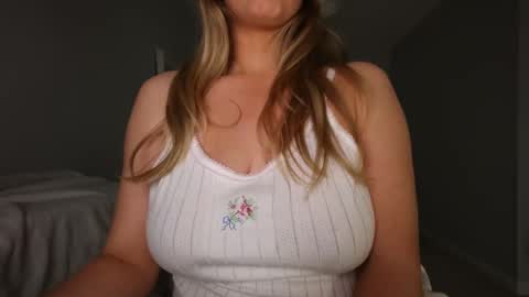 Snapshot of summerdawn03 chatting on 10-19-25, 06:52 Summer Dawn online show from 10-19-25, 06:52