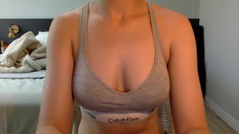 Snapshot of summerrrrrrrrr chatting on 12-26-24, 04:36 The real sugar baby Sam Summer online show from 12-26-24, 04:36