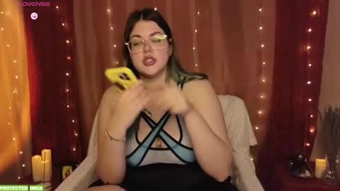 Snapshot of sunflower0907 chatting on 09-28-25, 08:09 Tina. Im topless model online show from 09-28-25, 08:09