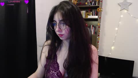 Snapshot of sunflower_uwu chatting on 12-14-24, 12:22 violetta online show from 12-14-24, 12:22