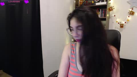 Snapshot of sunflower_uwu chatting on 12-28-24, 01:39 violetta online show from 12-28-24, 01:39