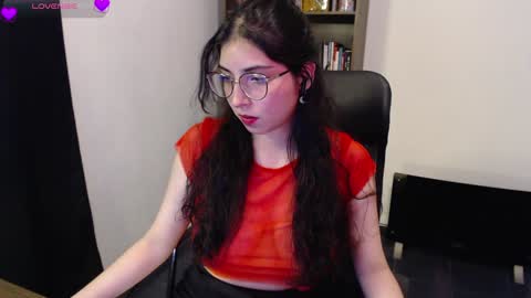 Snapshot of sunflower_uwu chatting on 02-07-25, 12:20 violetta online show from 02-07-25, 12:20