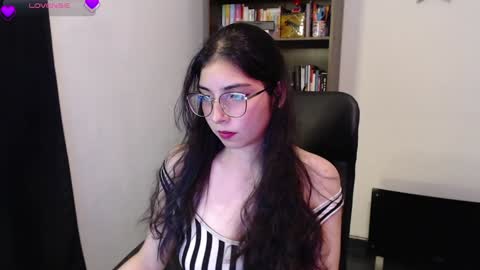 Snapshot of sunflower_uwu chatting on 02-09-25, 12:49 violetta online show from 02-09-25, 12:49