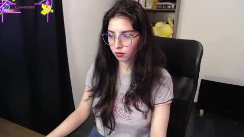 Snapshot of sunflower_uwu chatting on 10-06-25, 02:58 violetta online show from 10-06-25, 02:58