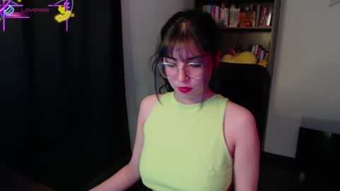 Snapshot of sunflower_uwu chatting on 10-24-25, 02:46 violetta online show from 10-24-25, 02:46