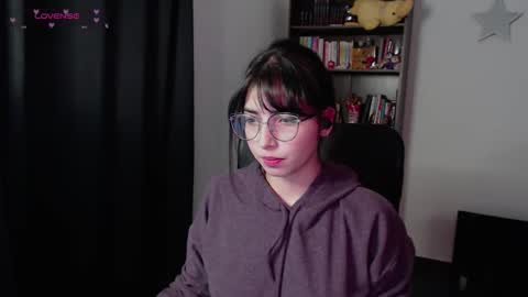 Snapshot of sunflower_uwu chatting on 01-06-26, 06:22 violetta online show from 01-06-26, 06:22