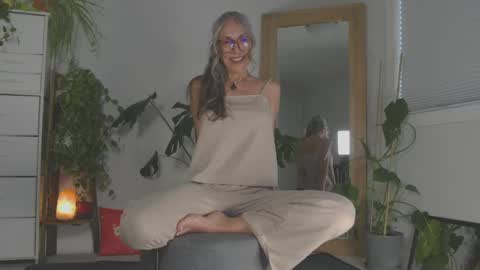 Snapshot of sunnie_dayz chatting on 05-08-26, 10:26 Hi Im Sunnie - Next show Friday August 1 online show from 05-08-26, 10:26
