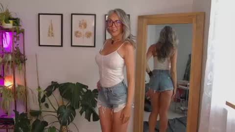 Hi Im Sunnie - Next show Friday August 1 online show from 07-24-26, 09:02