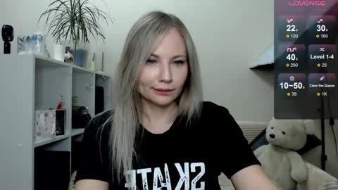 Naomi online show from 11-30-25, 03:54