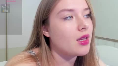 Snapshot of sunny_love__ chatting on 12-17-25, 07:03 Vanessa online show from 12-17-25, 07:03