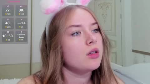 Snapshot of sunny_love__ chatting on 12-18-25, 07:03 Vanessa online show from 12-18-25, 07:03