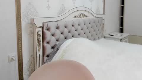 Snapshot of sunny_love__ chatting on 02-14-26, 05:26 Vanessa online show from 02-14-26, 05:26