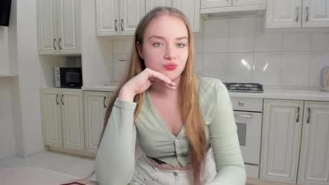 Snapshot of sunny_love__ chatting on 02-18-26, 05:36 Vanessa online show from 02-18-26, 05:36