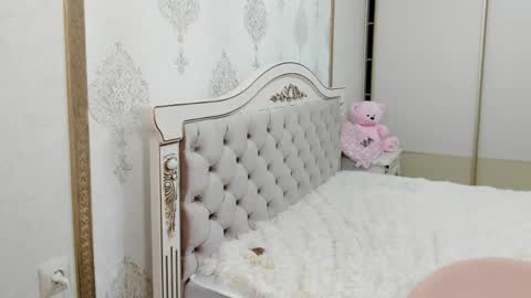 Snapshot of sunny_love__ chatting on 03-11-26, 05:35 Vanessa online show from 03-11-26, 05:35