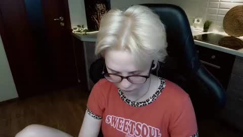 Snapshot of sunny_mood chatting on 06-15-26, 07:54 sunny mood online show from 06-15-26, 07:54