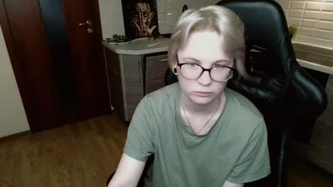 Snapshot of sunny_mood chatting on 06-21-26, 11:07 sunny mood online show from 06-21-26, 11:07