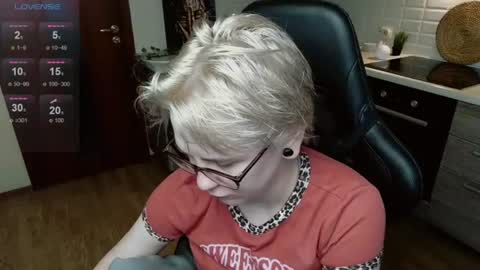 Snapshot of sunny_mood chatting on 06-27-26, 06:07 sunny mood online show from 06-27-26, 06:07