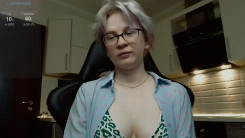 Snapshot of sunny_mood chatting on 06-29-26, 05:25 sunny mood online show from 06-29-26, 05:25