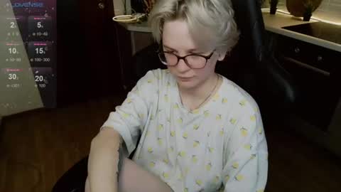 Snapshot of sunny_mood chatting on 07-25-26, 06:44 sunny mood online show from 07-25-26, 06:44