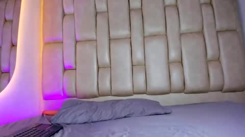 Sunny online show from 04-22-26, 01:45