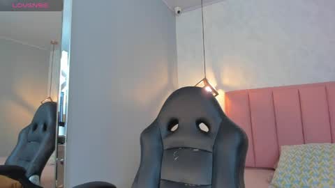  S U N N Y online show from 05-25-26, 12:44