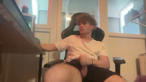 Snapshot of sunnyriot chatting on 11-24-25, 12:38 SunnyRiot online show from 11-24-25, 12:38