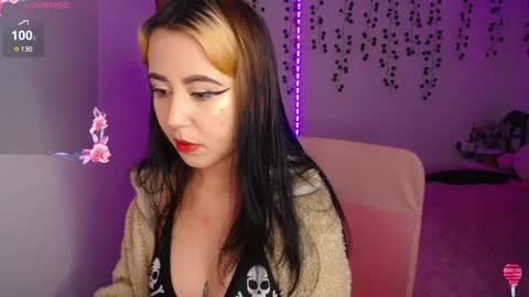 Snapshot of sunset_pienk chatting on 12-19-24, 02:12 Sunset online show from 12-19-24, 02:12