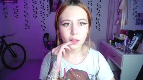 Snapshot of sunset_pienk chatting on 09-24-25, 04:05 Sunset online show from 09-24-25, 04:05