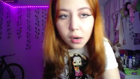 Snapshot of sunset_pienk chatting on 10-10-25, 03:05 Sunset online show from 10-10-25, 03:05