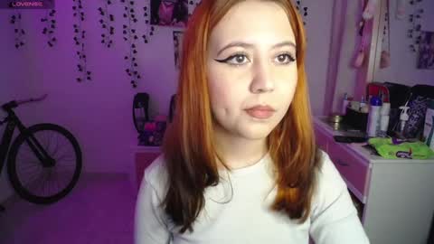 Snapshot of sunset_pienk chatting on 10-11-25, 12:54 Sunset online show from 10-11-25, 12:54