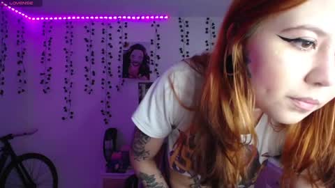 Snapshot of sunset_pienk chatting on 10-12-25, 05:39 Sunset online show from 10-12-25, 05:39