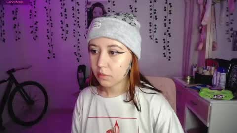 Snapshot of sunset_pienk chatting on 10-22-25, 03:40 Sunset online show from 10-22-25, 03:40