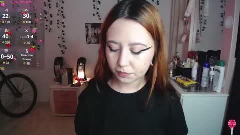 Snapshot of sunset_pienk chatting on 11-13-25, 04:33 Sunset online show from 11-13-25, 04:33