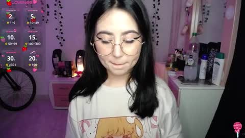 Snapshot of sunset_pienk chatting on 11-14-25, 05:17 Sunset online show from 11-14-25, 05:17