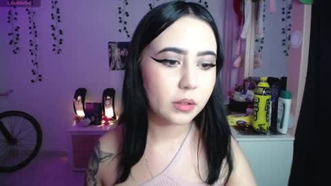 Snapshot of sunset_pienk chatting on 01-11-26, 05:34 Sunset online show from 01-11-26, 05:34