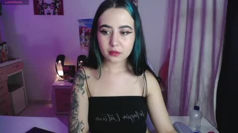 Snapshot of sunset_pienk chatting on 05-31-26, 04:09 Sunset online show from 05-31-26, 04:09