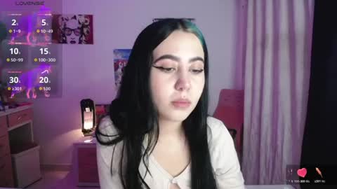 Snapshot of sunset_pienk chatting on 06-18-26, 06:13 Sunset online show from 06-18-26, 06:13