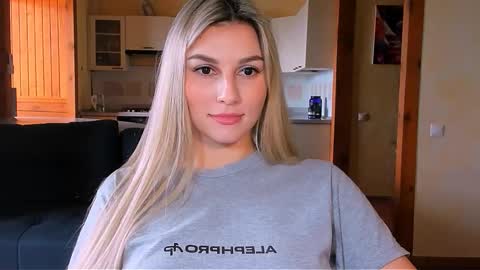 Snapshot of sunsetwithava chatting on 02-12-26, 11:05 sunsetwithava online show from 02-12-26, 11:05