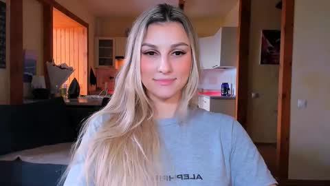 Snapshot of sunsetwithava chatting on 02-20-26, 06:19 sunsetwithava online show from 02-20-26, 06:19