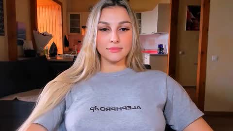 Snapshot of sunsetwithava chatting on 02-20-26, 06:26 sunsetwithava online show from 02-20-26, 06:26