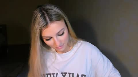 Snapshot of sunsetwithava chatting on 03-02-26, 03:09 sunsetwithava online show from 03-02-26, 03:09